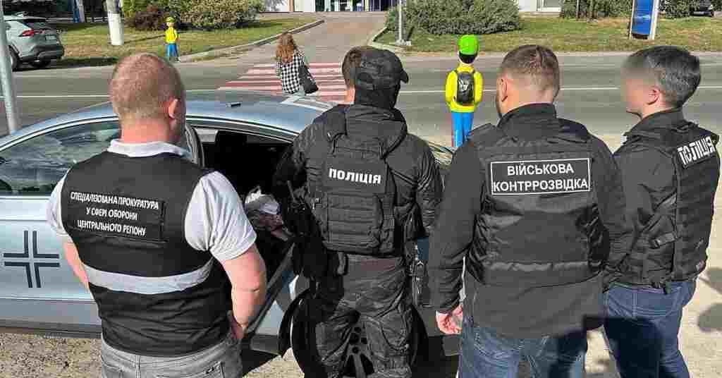 На Київщині група військовослужбовців продавала пальне з частини