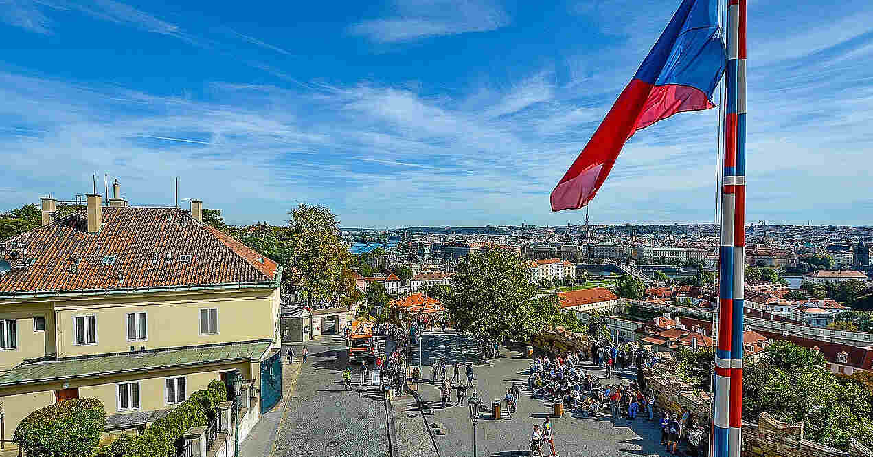 Чехія заробила на українських біженцях удвічі більше, ніж витратила Чехія заробила на українських біженцях удвічі більше, ніж витратила