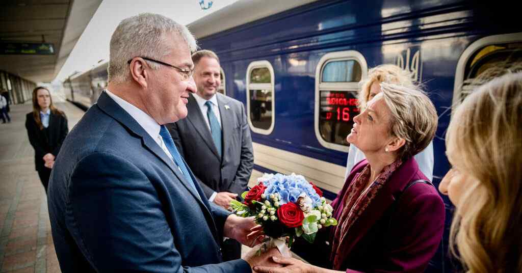 Глава МЗС Британії Купер прибула з візитом до Києва Глава МЗС Британії Купер прибула з візитом до Києва