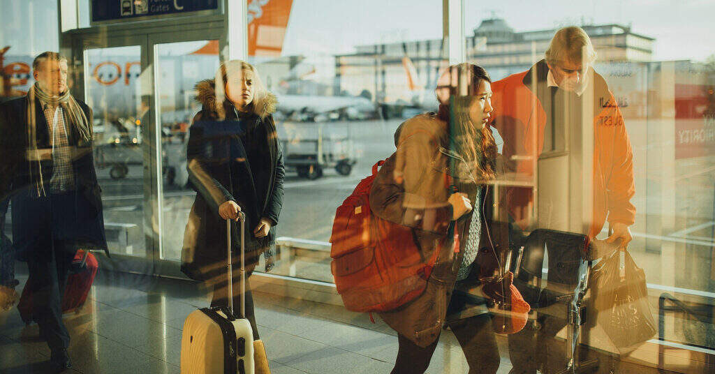 Аеропорт Вільнюса двічі призупиняв роботу через можливі дрони Аеропорт Вільнюса двічі призупиняв роботу через можливі дрони