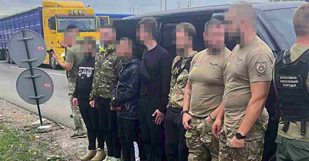 Поліцейський перевозив “ухилянтів” до кордону під виглядом спецпризначенців