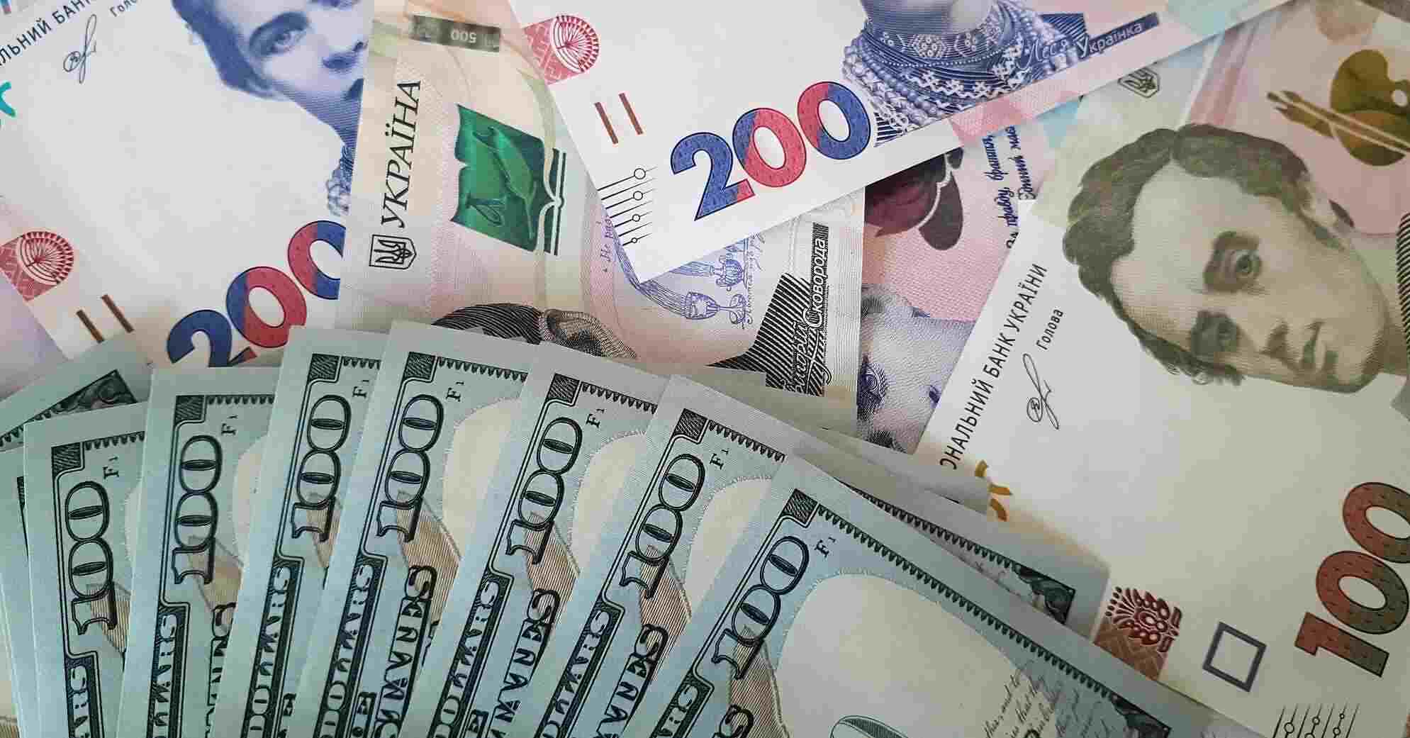 Кабмін покращив прогноз курсу долара на 2025 рік, але погіршив на наступний