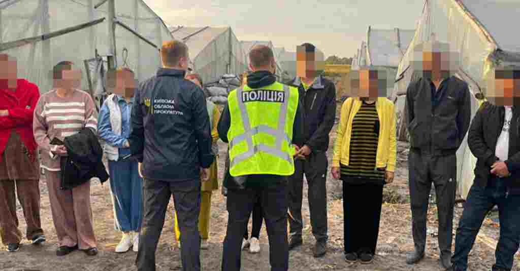 На Київщині викрили трьох іноземців та українку, які тримали у рабстві узбеків