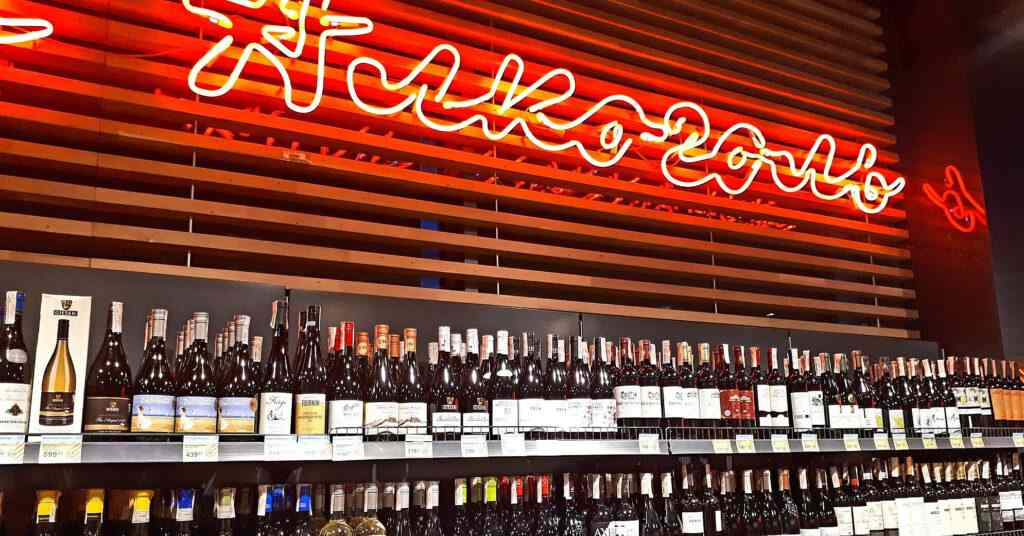 Росіяни через санкції змушені пити алкоголь низької якості – розвідка Росіяни через санкції змушені пити алкоголь низької якості – розвідка