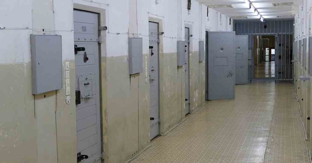 На Полтавщині працівники СІЗО облаштували “камеру тортур”, їм оголосили підозри На Полтавщині працівники СІЗО облаштували “камеру тортур”, їм оголосили підозри