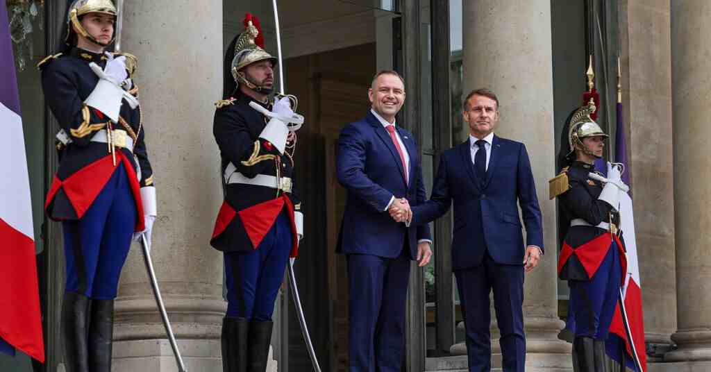 Навроцький розраховує, що Франція розмістить ядерну зброю в Польщі
