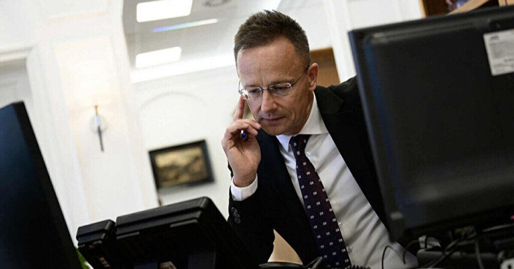 Сійярто хамськи відреагував на заяву Зеленського про дрони з Угорщини Сійярто хамськи відреагував на заяву Зеленського про дрони з Угорщини