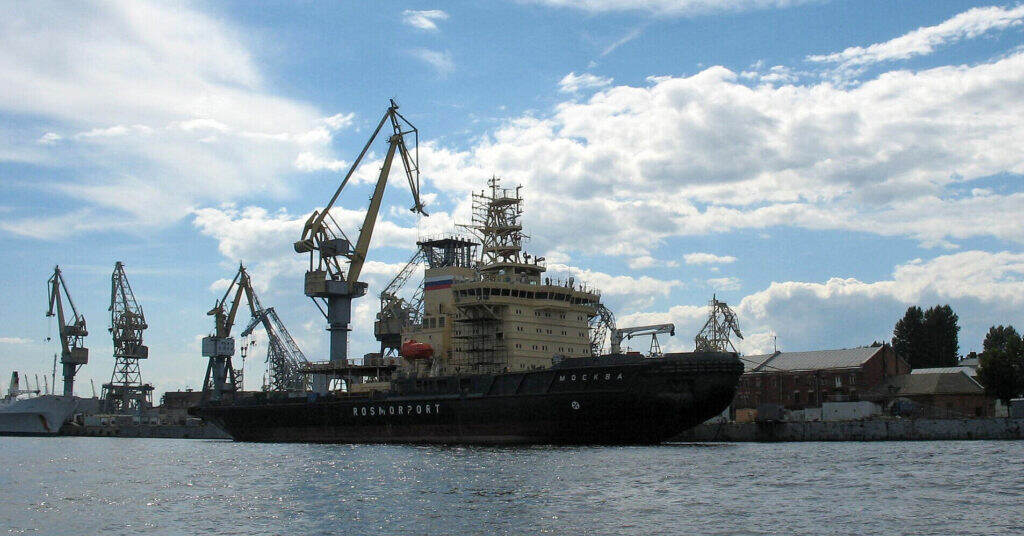 РФ програє перегони за Арктику через старіння флоту криголамів та санкцій – СВР