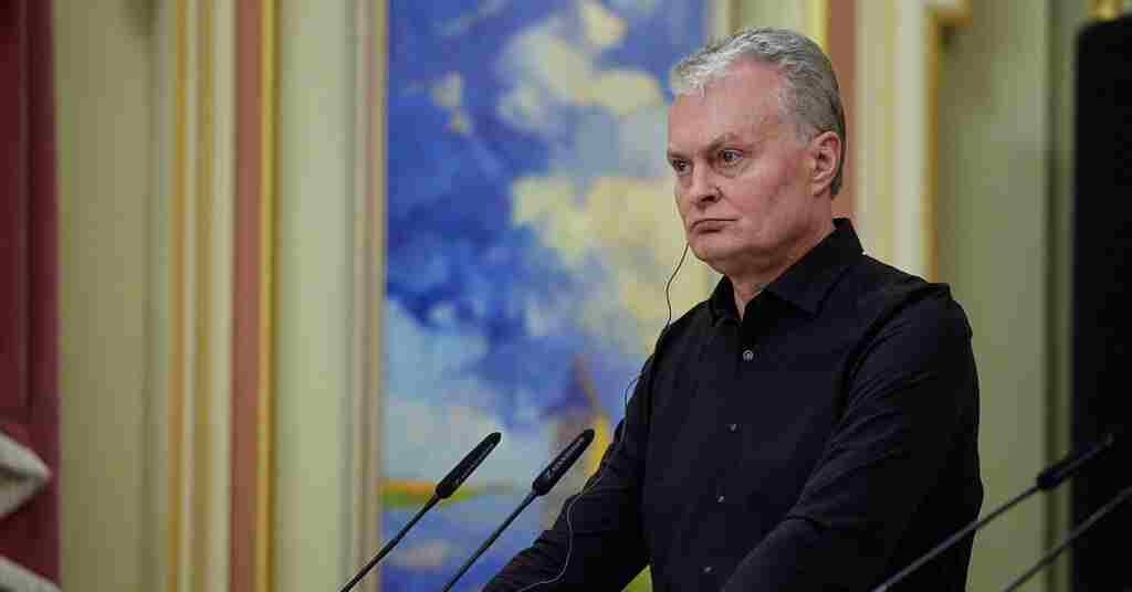 Літак з президентом Литви не міг приземлитися у Вільнюсі через повідомлення про дрон Літак з президентом Литви не міг приземлитися у Вільнюсі через повідомлення про дрон