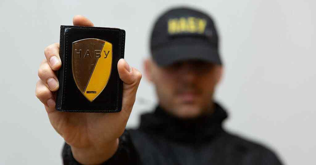 СБУ заявляє про викриття посадовця НАБУ на недостовірному декларуванні СБУ заявляє про викриття посадовця НАБУ на недостовірному декларуванні