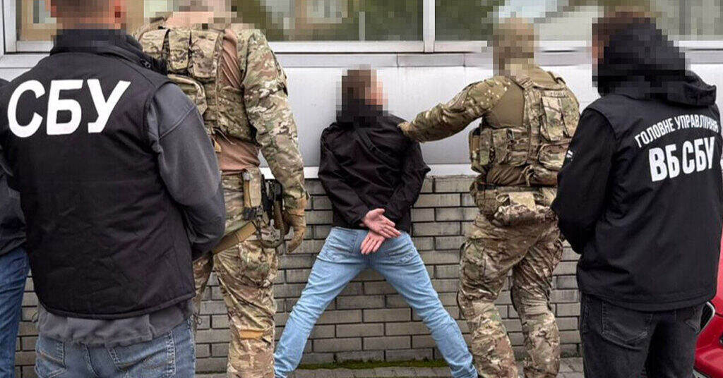 На Хмельниччині затримали агента РФ, який збирав координати військових об’єктів На Хмельниччині затримали агента РФ, який збирав координати військових об’єктів