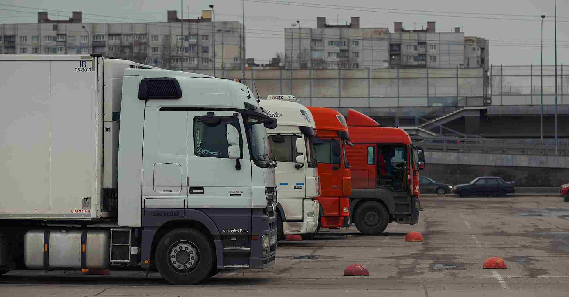 У Києві запровадили обмеження для вантажівок через спеку