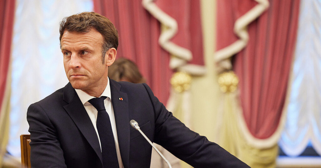 Макрон ввечері виступить заяву на тлі політичної кризи у Франції