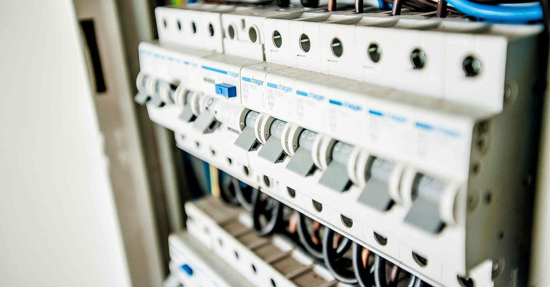 У низці областей запроваджено аварійні графіки відключення світла У низці областей запроваджено аварійні графіки відключення світла