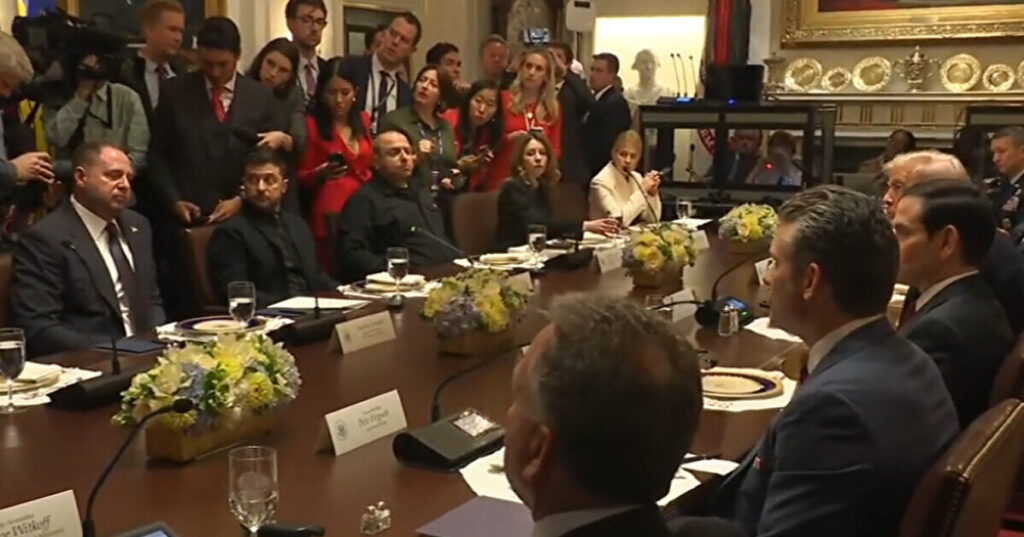 Трамп буде зв’язуватися із Зеленським під час зустрічі з Путіним у Будапешті