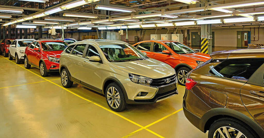 ЗМІ повідомляють про масові звільнення працівників на російському “АвтоВАЗі”