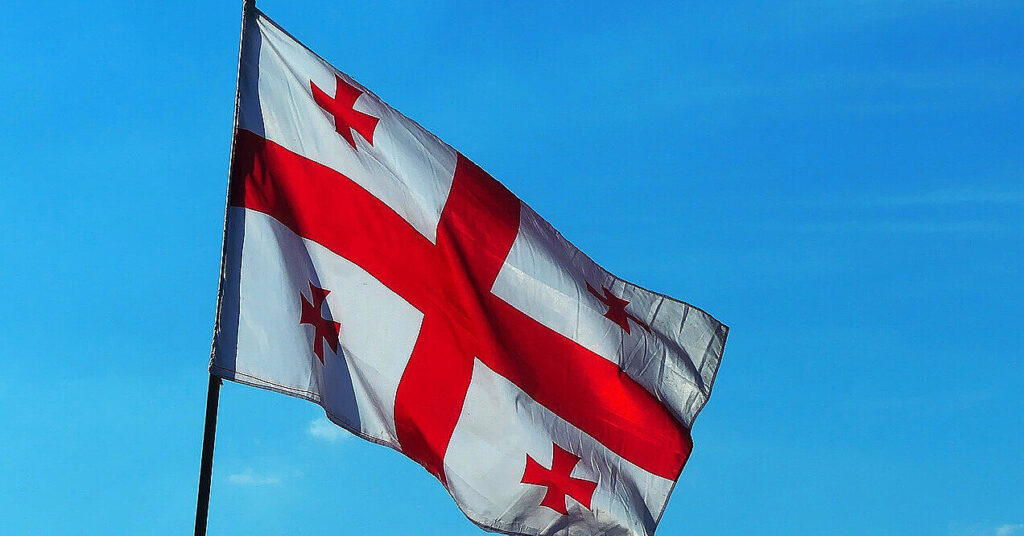 У Тбілісі водометом розганяли протестувальників, які намагалися зайняти президентський палац