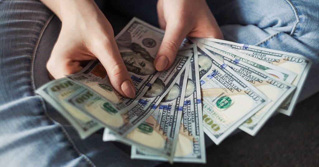 Керована девальвація: що штовхає долар до нових максимумів в Україні