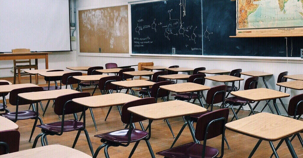 Ситуація зі світлом в Ніжині погіршилася: школи переводять на “дистанційку” Ситуація зі світлом в Ніжині погіршилася: школи переводять на “дистанційку”