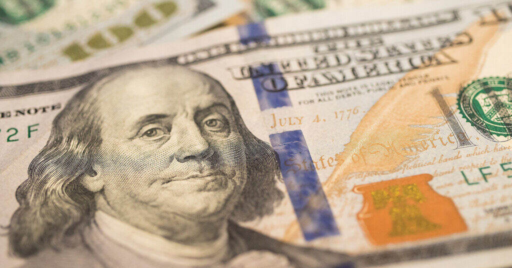 Банкіри та фінаналітики поліпшили прогнози щодо зростання долара