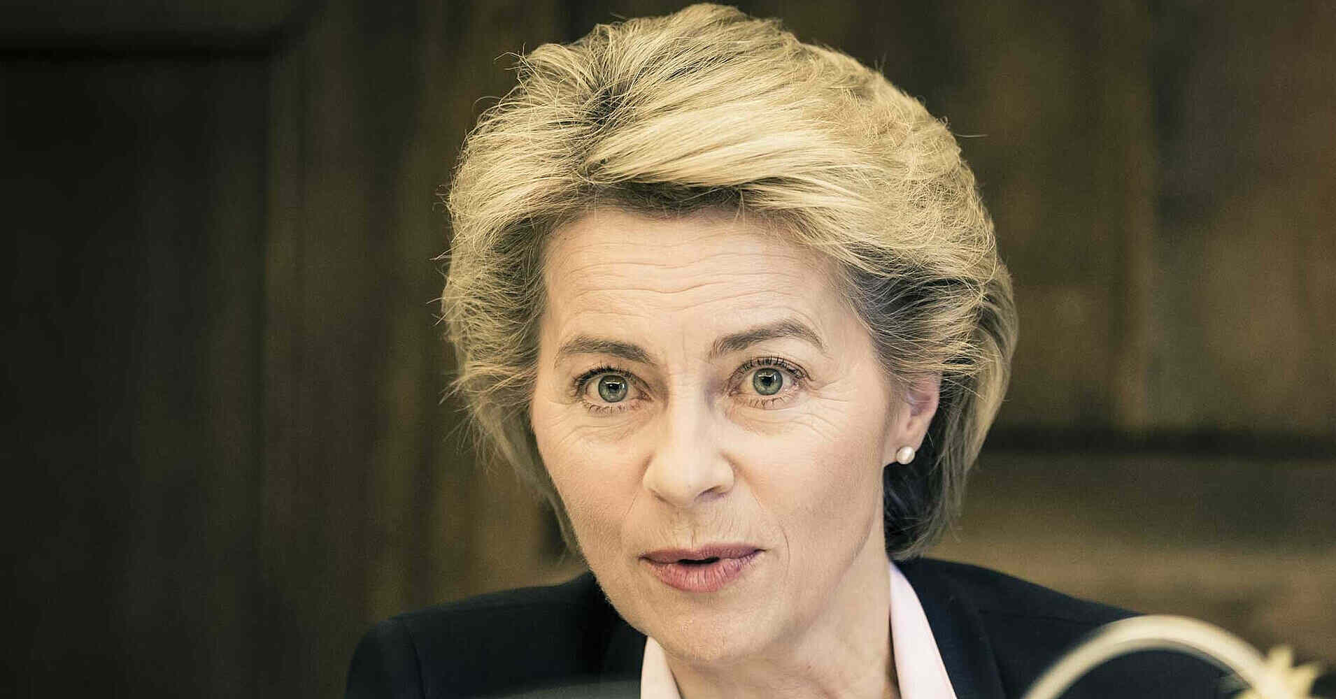 Очільниця Єврокомісії назвала вторгнення безпілотників в Європу гібридною війною