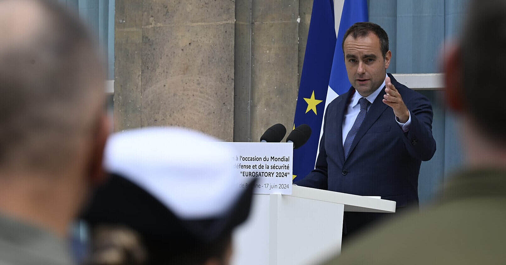 Прем’єр Франції подав у відставку після майже місяця на посаді Прем’єр Франції подав у відставку після майже місяця на посаді