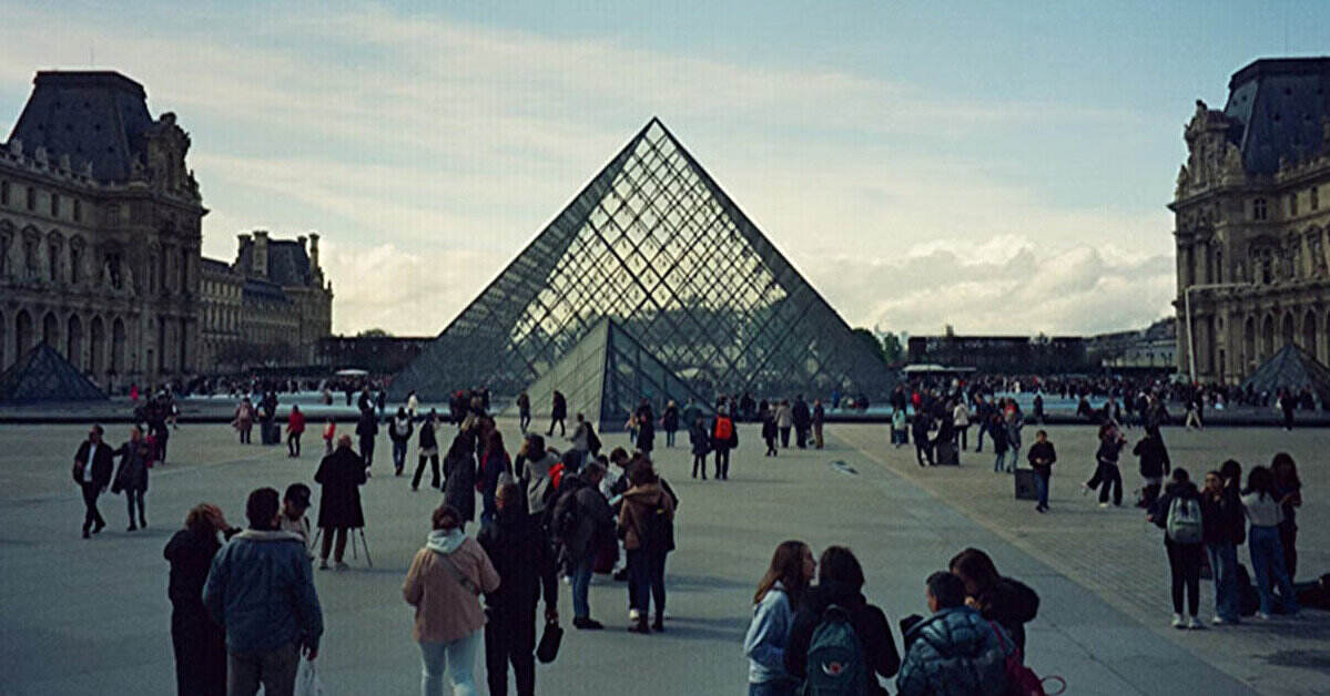 Лувр перевіз деякі коштовності після резонансного пограбування Лувр перевіз деякі коштовності після резонансного пограбування