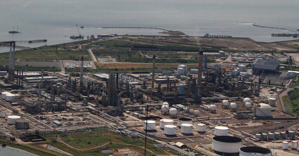 Путін дозволив спрямувати сотні мільярдів рублів для НПЗ після українських ударів