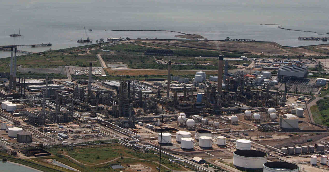 Путін дозволив спрямувати сотні мільярдів рублів для НПЗ після українських ударів