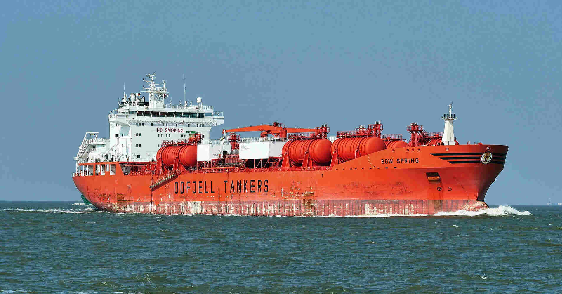 “Тіньовий флот” Росії розливає нафту біля берегів Європи – Politico “Тіньовий флот” Росії розливає нафту біля берегів Європи – Politico