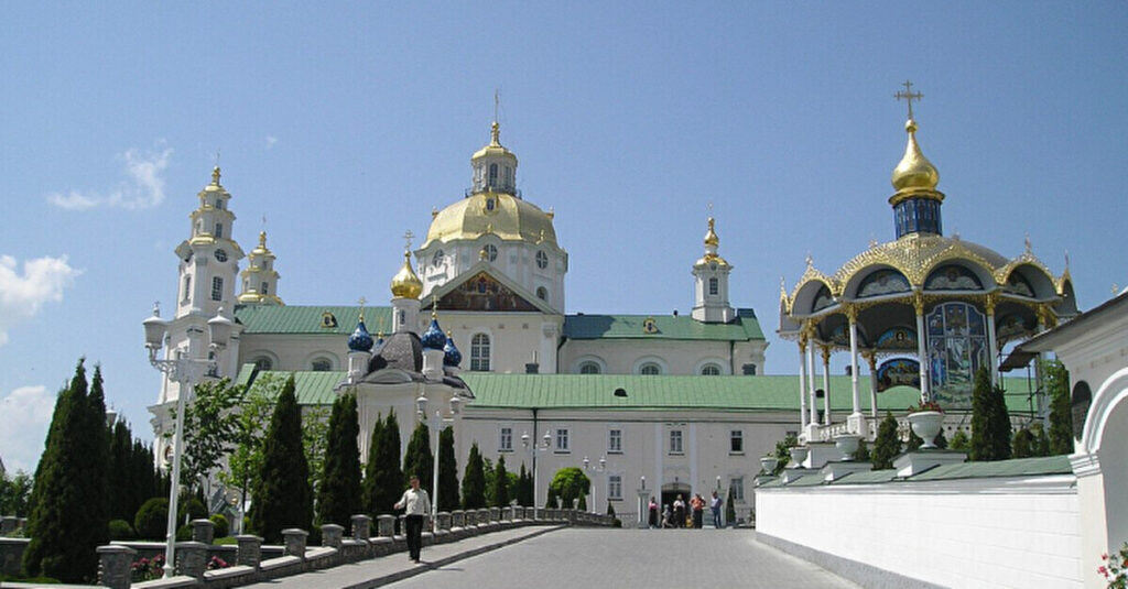 У Почаївській лаврі правоохоронці проводять обшуки
