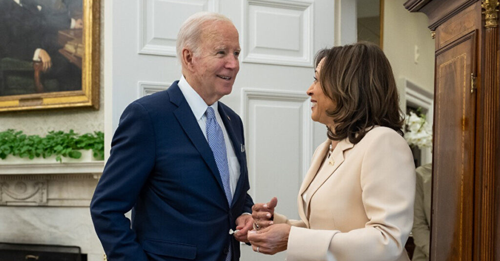 Гарріс у мемуарах розповіла про “злість та розчарування” щодо Байдена