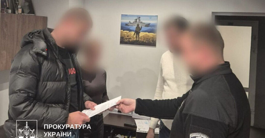 Двом правоохоронцям оголосили підозру через побиття чоловіка біля ТЦК у Києві