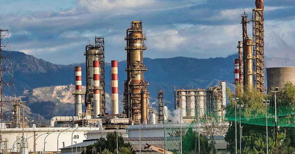 В Румунії стався вибух на НПЗ “Лукойл”, є постраждалий