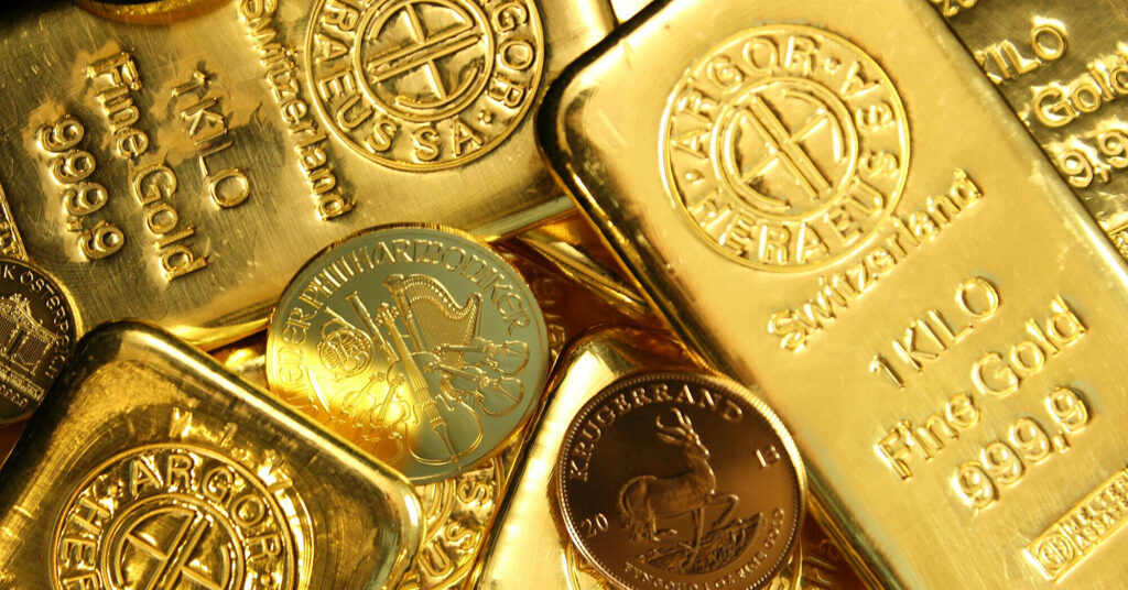 Війни та слабкість долара: чому зростає золото і що буде далі