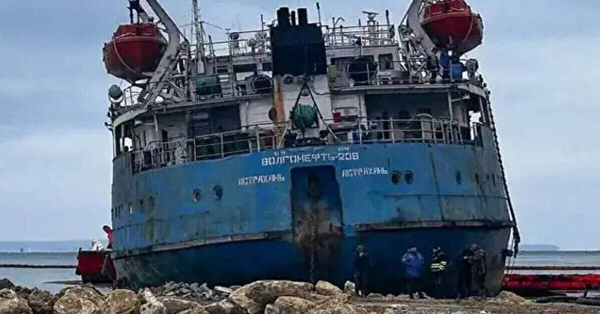 У Анапі знову фіксують викиди мазуту з танкерів РФ, що торік розбилися у Керченській протоці У Анапі знову фіксують викиди мазуту з танкерів РФ, що торік розбилися у Керченській протоці