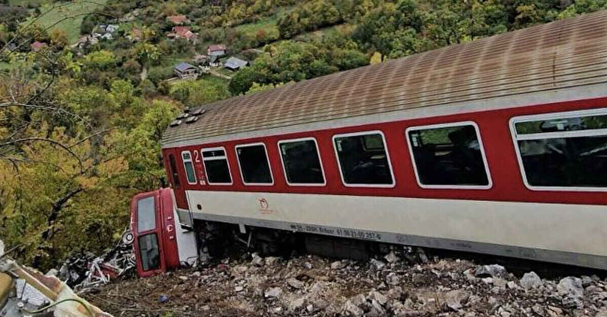 У Словаччині зіткнулися швидкісні потяги: понад 100 поранених У Словаччині зіткнулися швидкісні потяги: понад 100 поранених