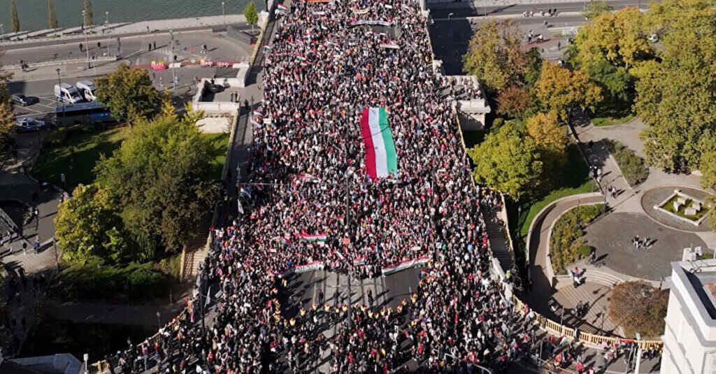 У Будапешті пройшли демонстрації Орбана та його головного конкурента