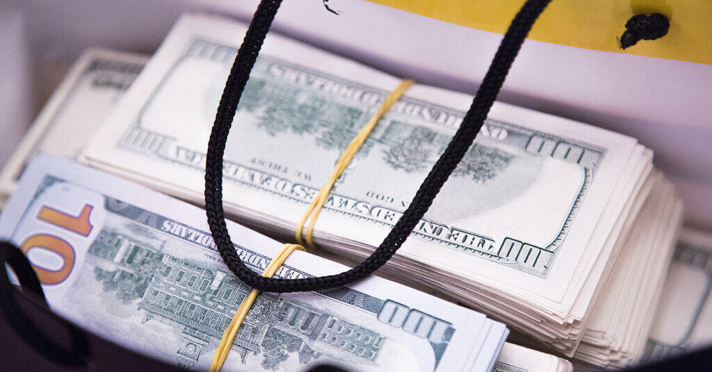 Опитування показало зростання довіри українців до антикорупційної політики