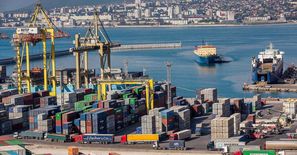 Майже всі російські морські порти скоротили вантажообіг