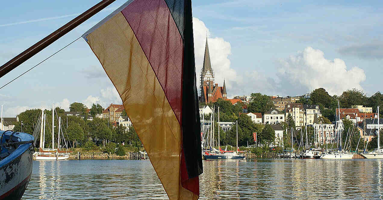 Серед українських біженців у Німеччині виявили сотні громадян з паспортами Угорщини – ЗМІ