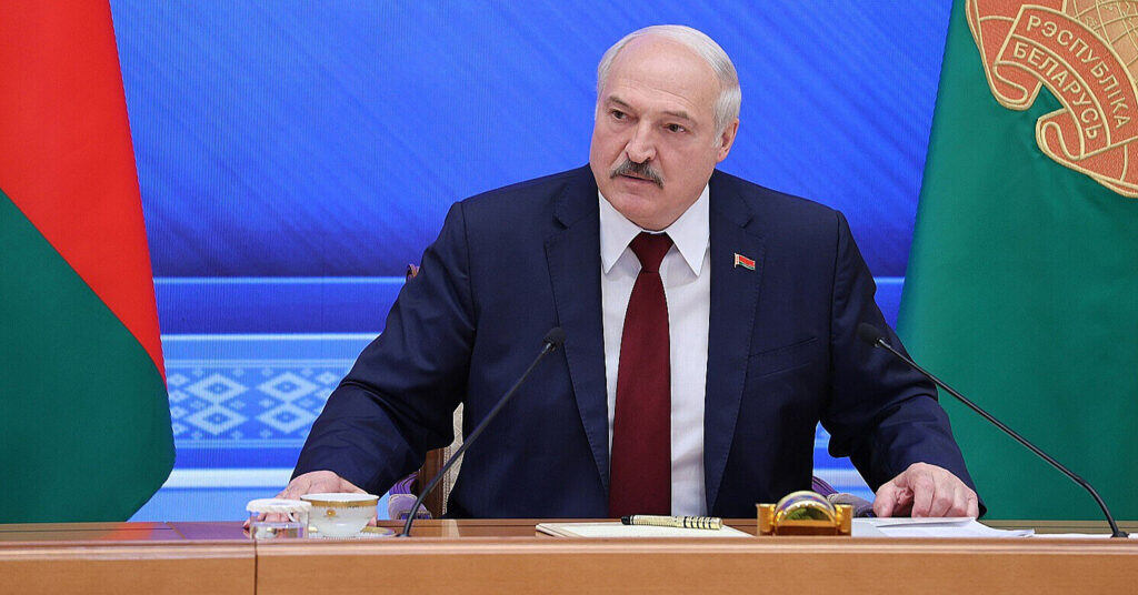 Лукашенко відреагував на слова Зеленського, який назвав його “старою людиною” Лукашенко відреагував на слова Зеленського, який назвав його “старою людиною”