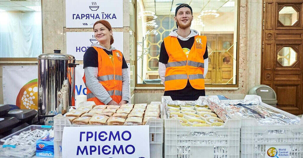 На майже сотні залізничних вокзалів розгорнули пункти незламності