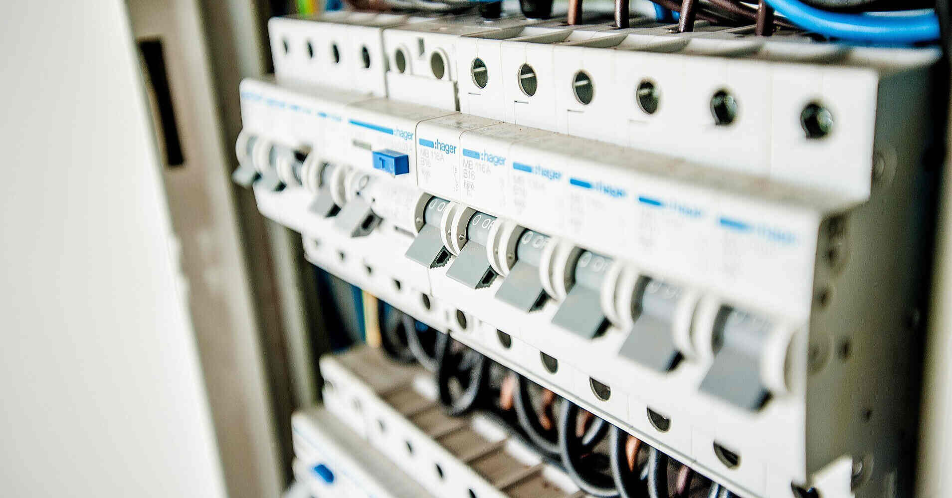 По всій Україні запровадили графіки відключення електрики: де дізнатися По всій Україні запровадили графіки відключення електрики: де дізнатися