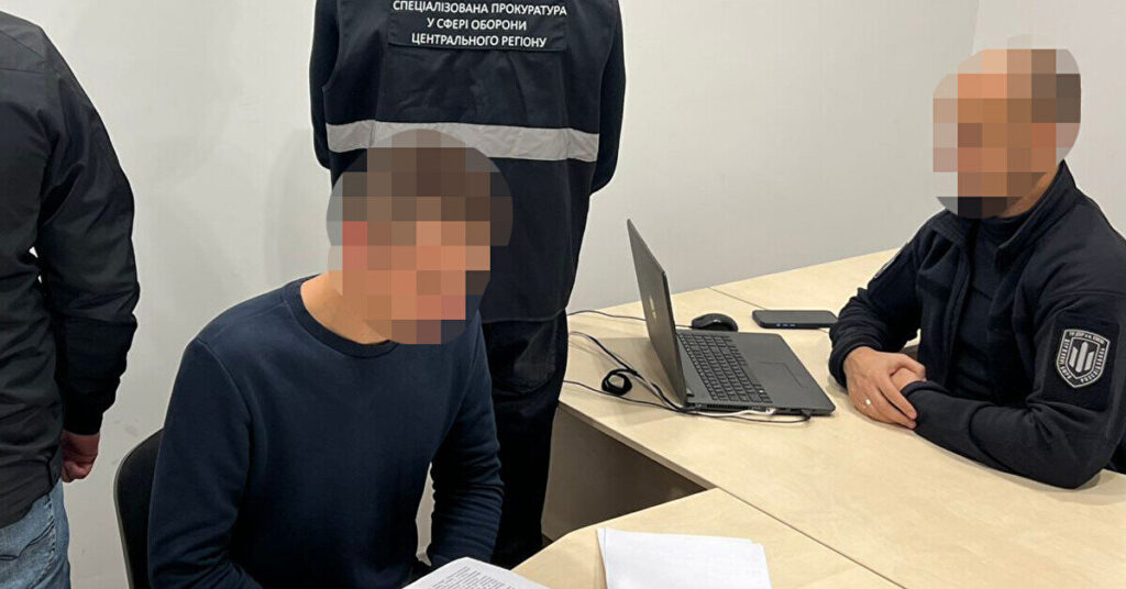 На Київщині посадовець ЗСУ нараховував зарплатню звільненим військовим – ДБР