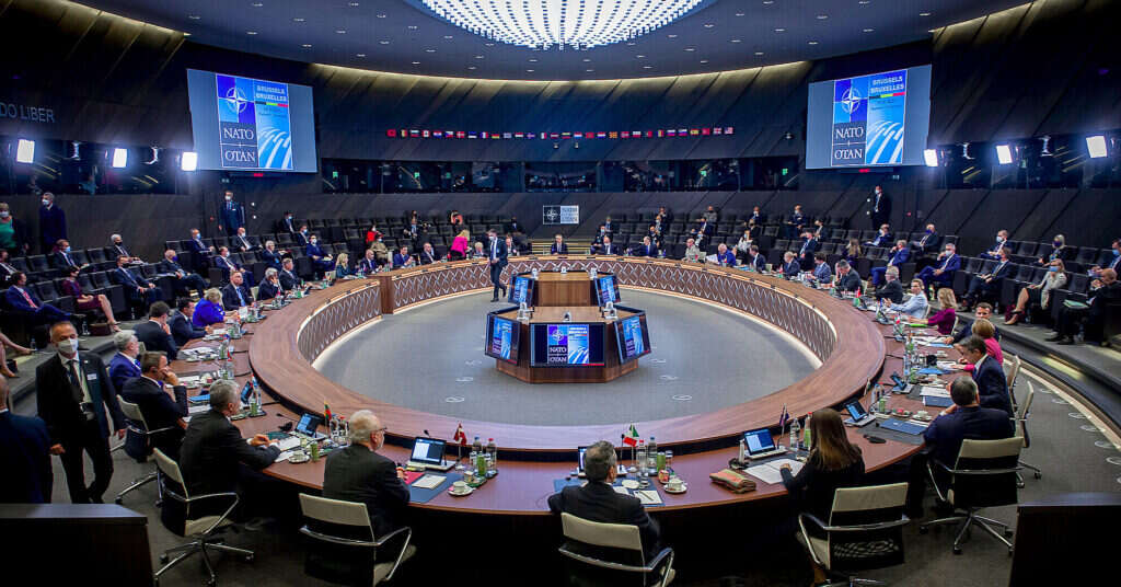 Посол у НАТО: Європа має прискорити закупівлю американської зброї для України Посол у НАТО: Європа має прискорити закупівлю американської зброї для України