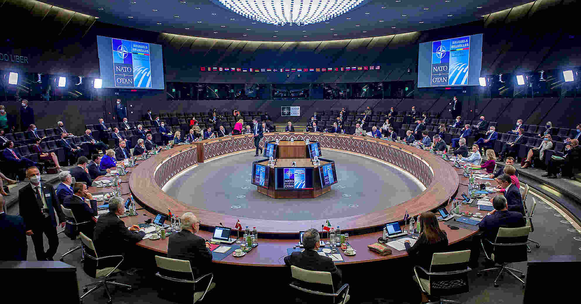 Посол у НАТО: Європа має прискорити закупівлю американської зброї для України