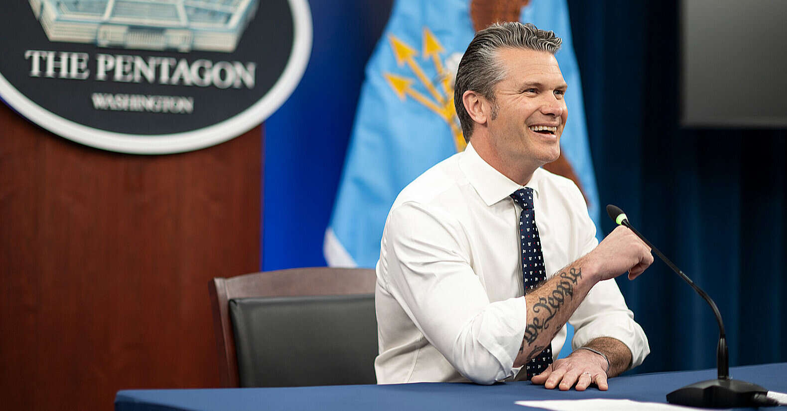 Літак глави Пентагону здійснив аварійну посадку: що сталося Літак глави Пентагону здійснив аварійну посадку: що сталося