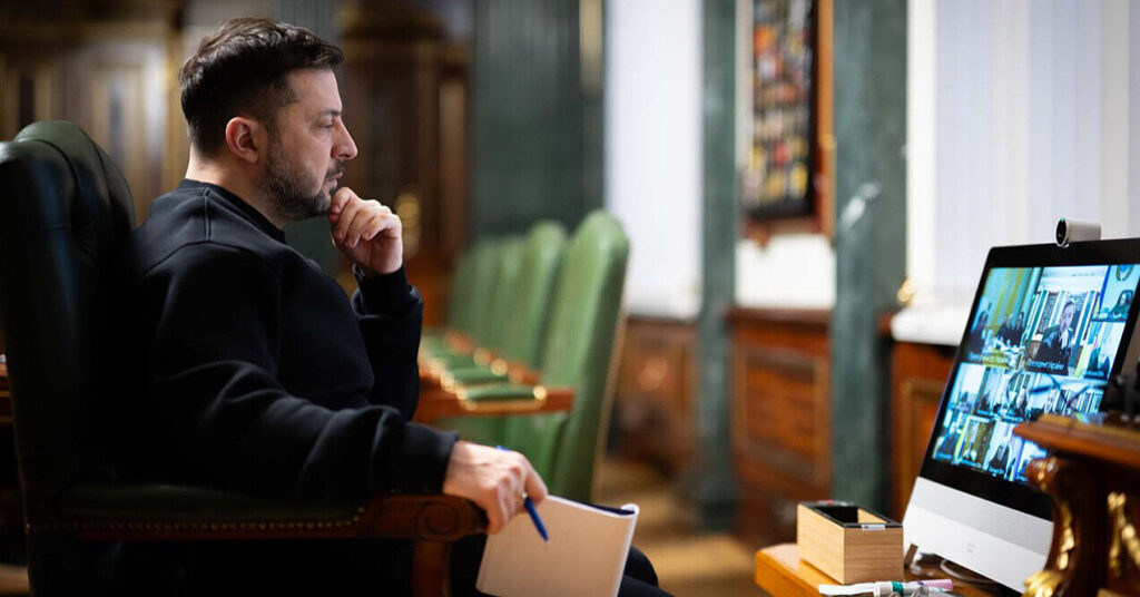 Кожна десята станція не працює без електрики: Зеленський дав доручення операторам