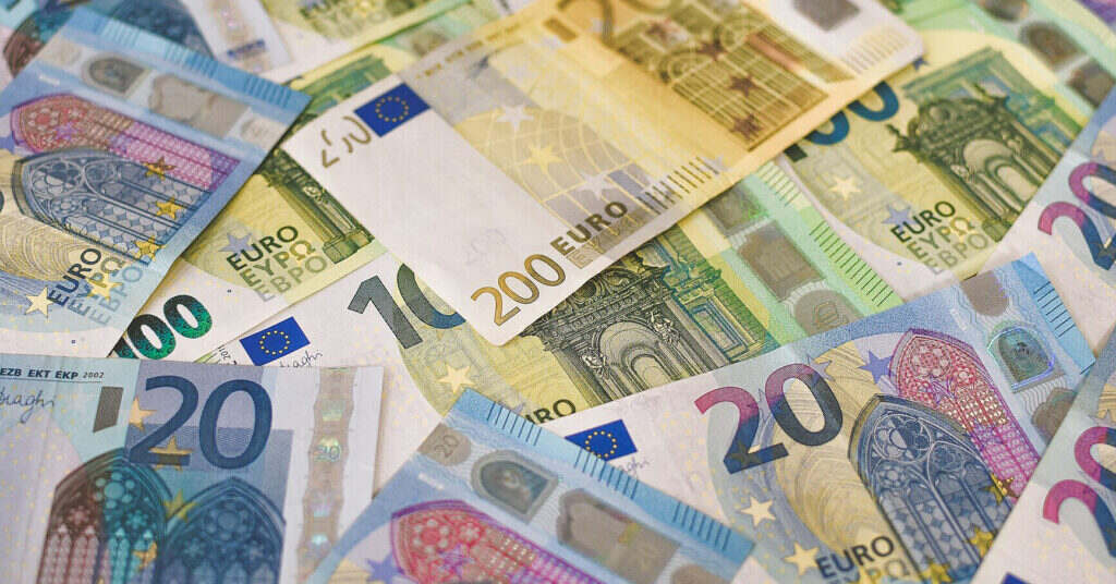 Зростання євро на паузі: підготовка до нового стрибка чи зміна тренду